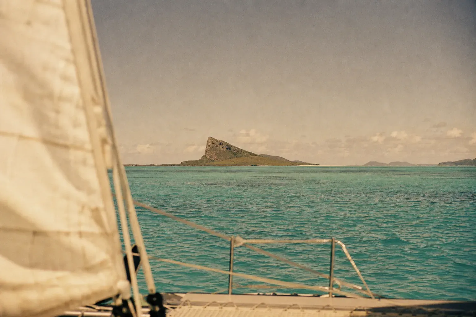 Les îlots du nord : Coin de Mire, Île Plate et Îlot Gabriel en catamaran